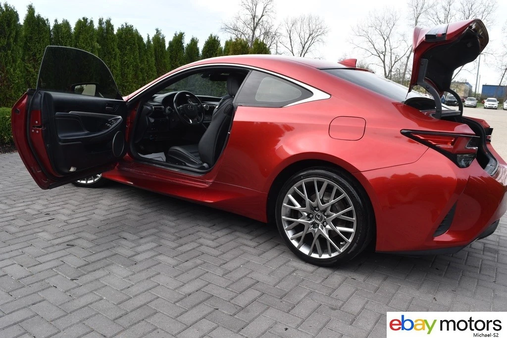 2020 Lexus RC - Image 19 of 24