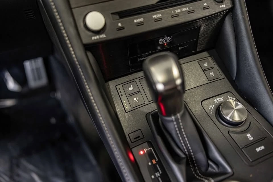 2020 Lexus RC - Image 11 of 16