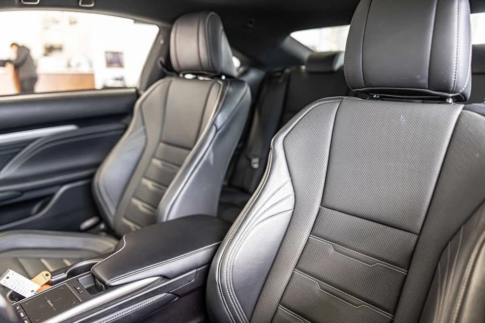2020 Lexus RC - Image 7 of 16