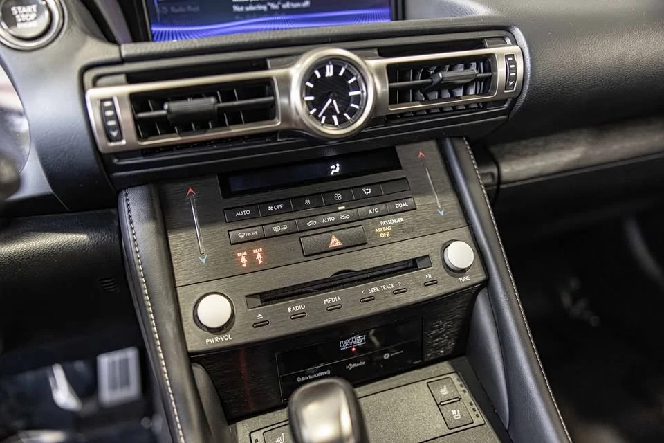 2020 Lexus RC - Image 12 of 16