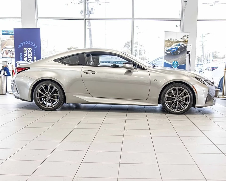 2020 Lexus RC - Image 4 of 16