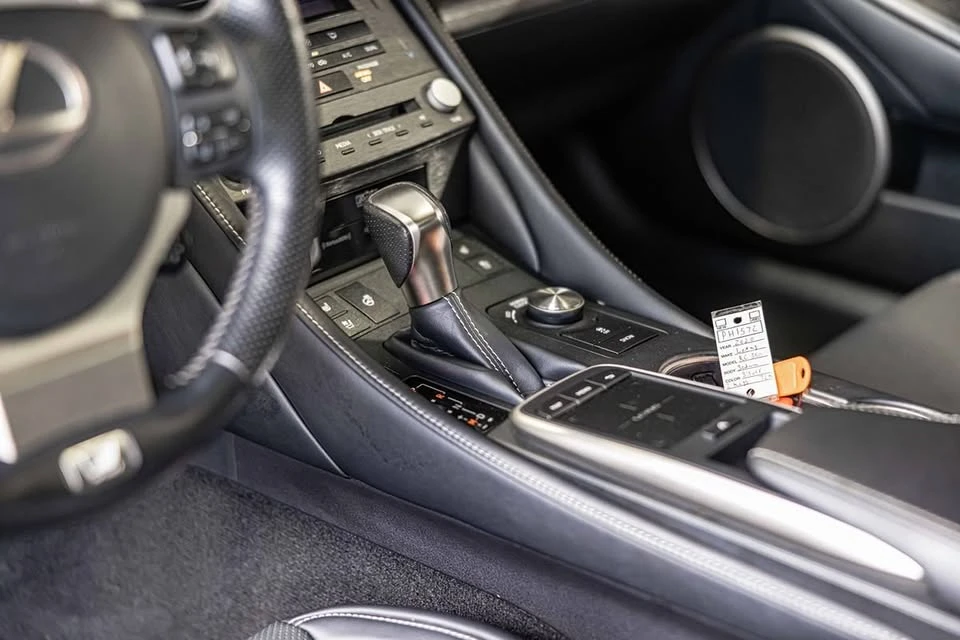 2020 Lexus RC - Image 15 of 16