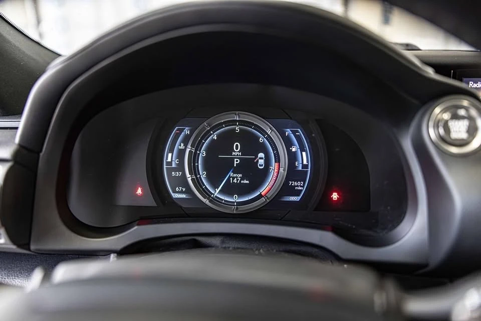 2020 Lexus RC - Image 14 of 16