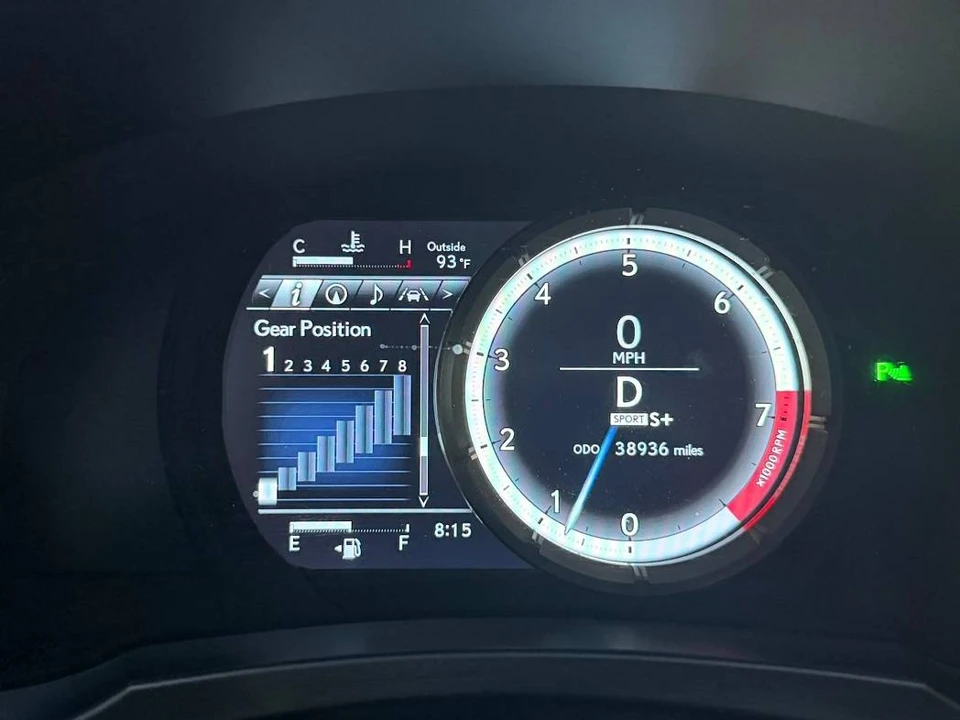 2020 Lexus RC F - Image 7 of 10