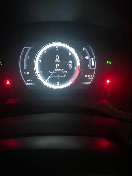 2020 Lexus RC - Image 8 of 8