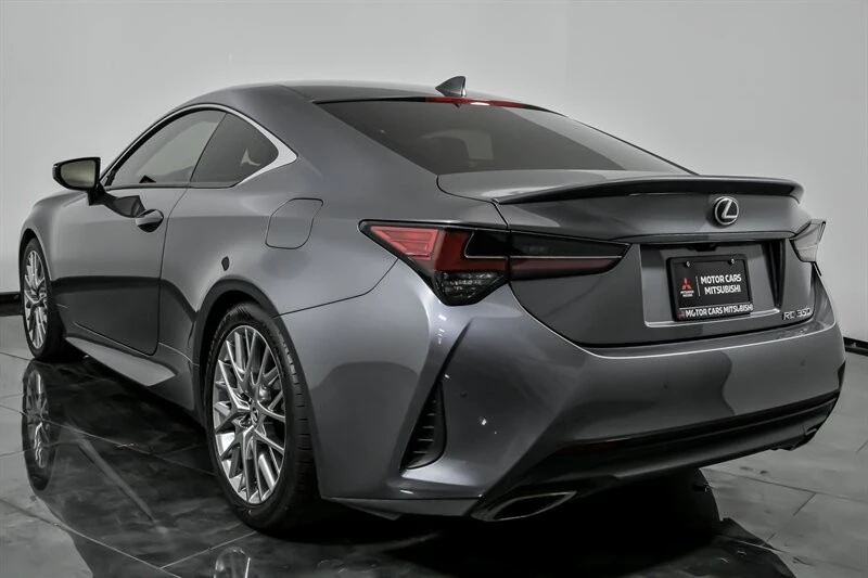 2020 Lexus RC - Image 9 of 21