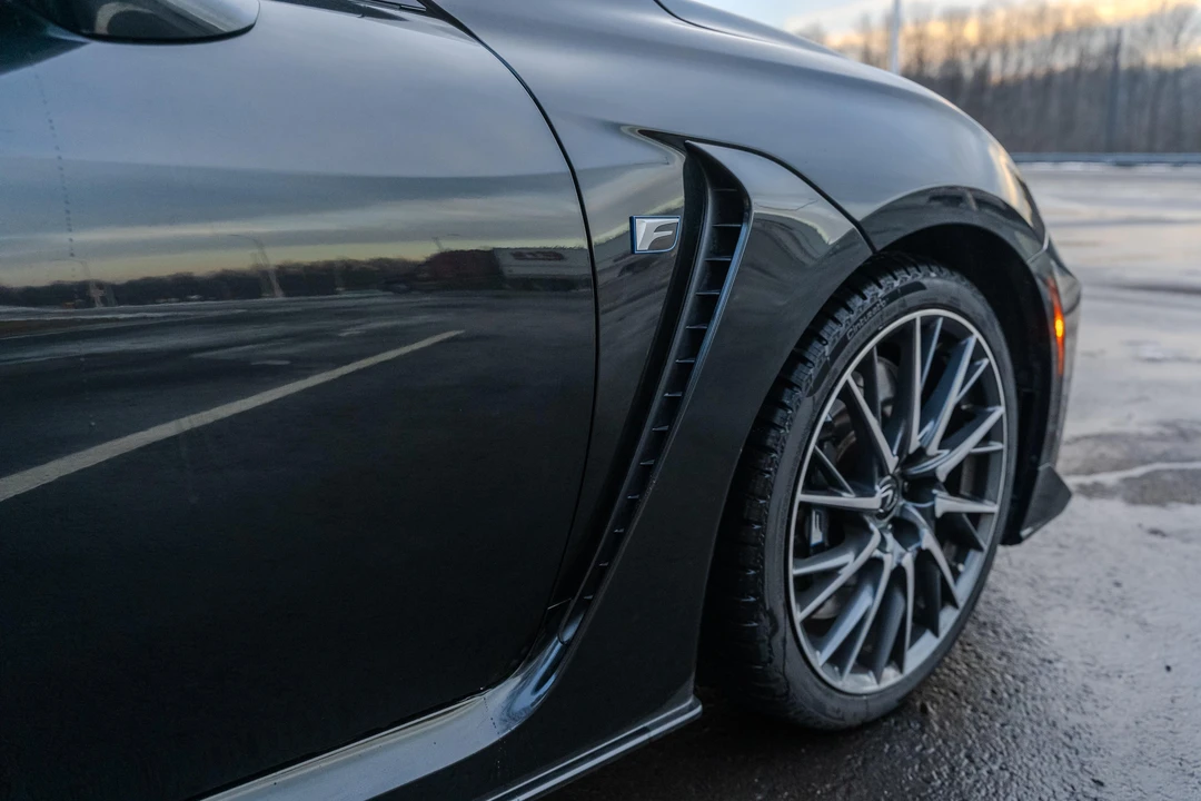 2020 Lexus RC F - Image 17 of 26