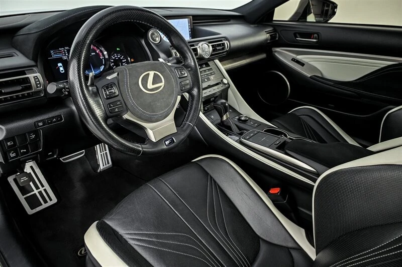2020 Lexus RC F - Image 15 of 31