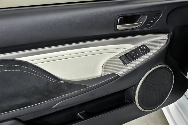 2020 Lexus RC F - Image 13 of 31