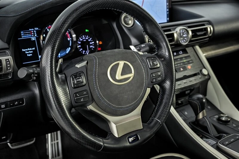 2020 Lexus RC F - Image 21 of 31