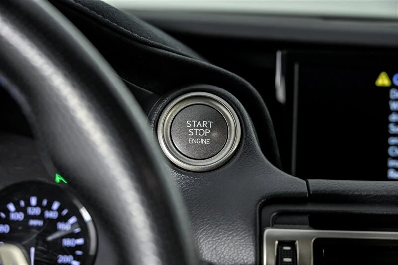 2020 Lexus RC F - Image 24 of 31