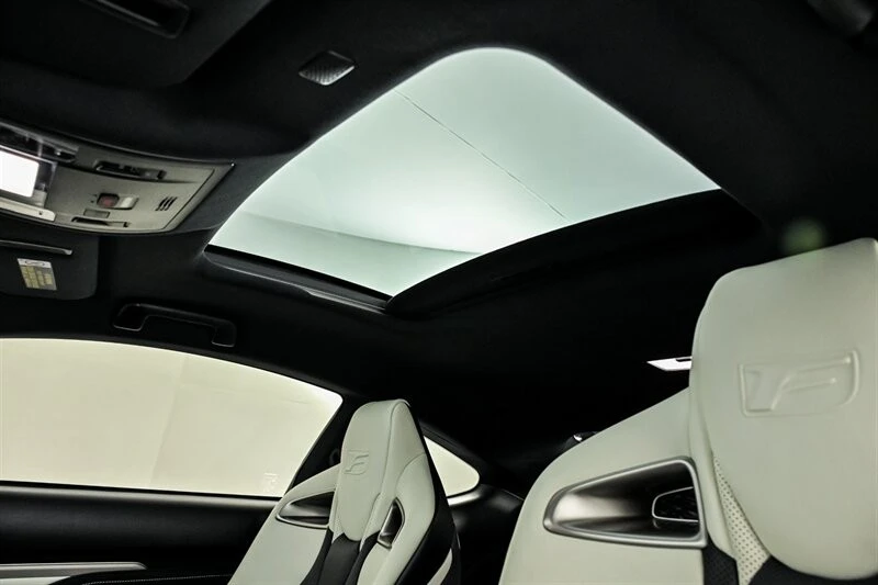 2020 Lexus RC F - Image 19 of 31