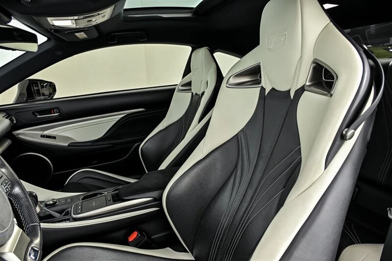 2020 Lexus RC F - Image 17 of 31