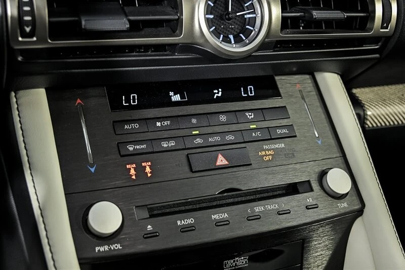 2020 Lexus RC F - Image 28 of 31