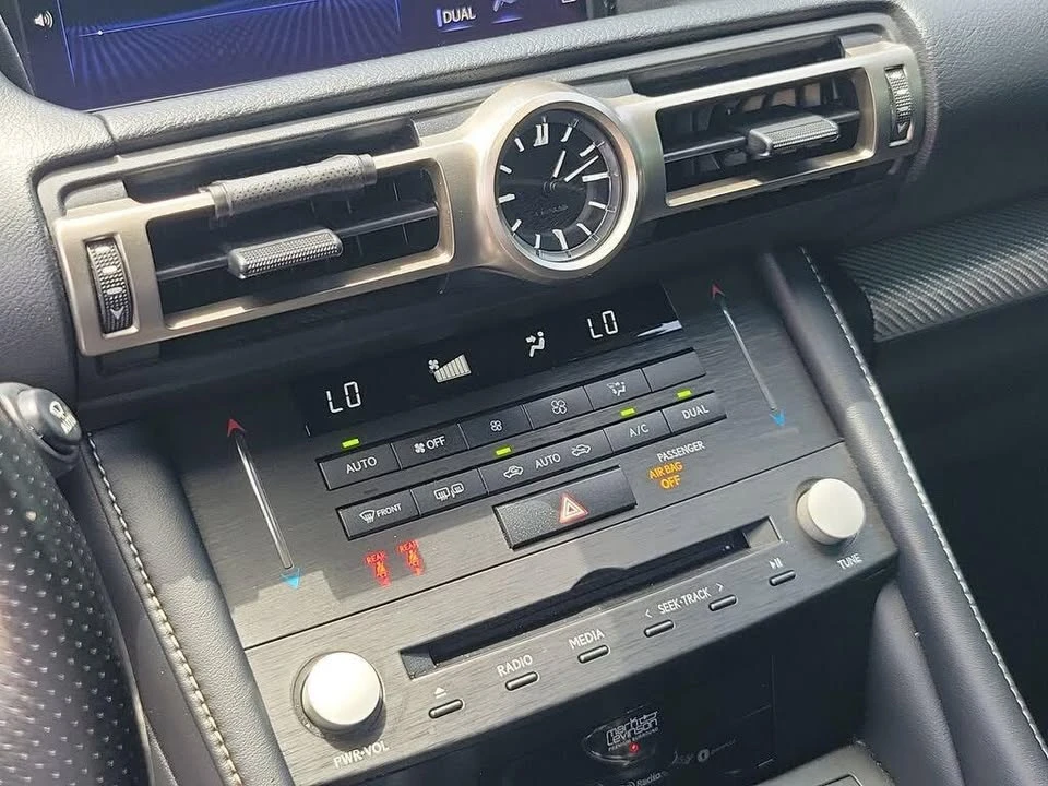 2020 Lexus RC F - Image 19 of 20