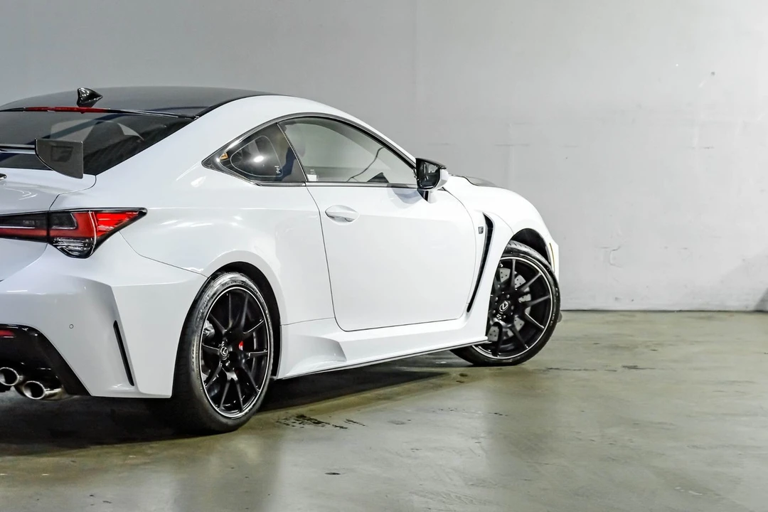 2020 Lexus RC F - Image 13 of 31