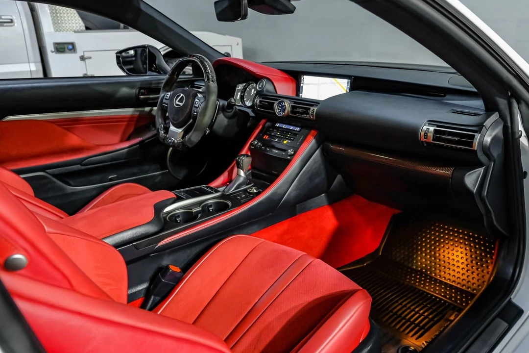 2020 Lexus RC F - Image 19 of 31