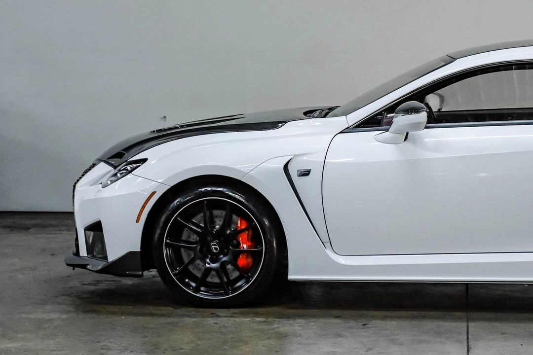 2020 Lexus RC F - Image 17 of 31