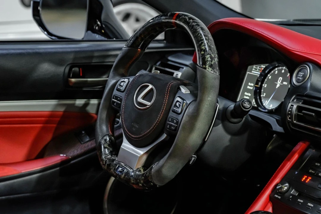 2020 Lexus RC F - Image 20 of 31