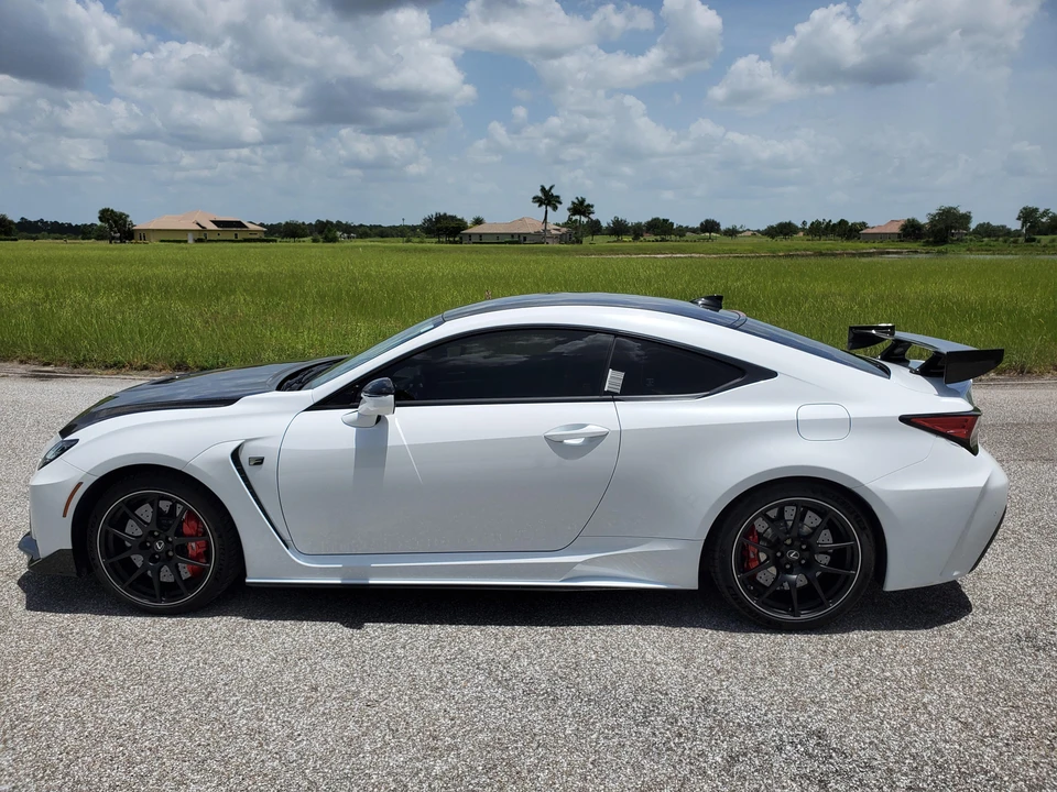 2020 Lexus RC F - Image 16 of 31