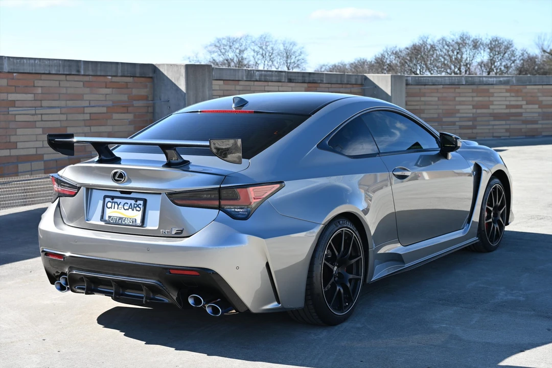 2020 Lexus RC F - Image 17 of 31