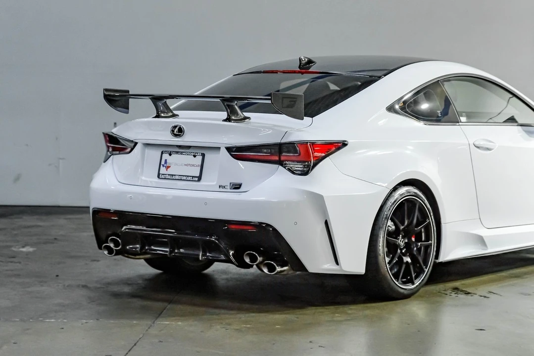 2020 Lexus RC F - Image 12 of 31