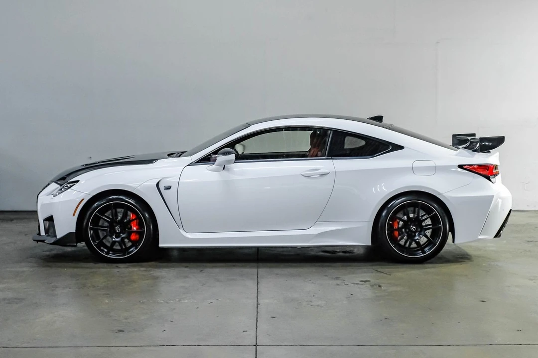 2020 Lexus RC F - Image 16 of 31