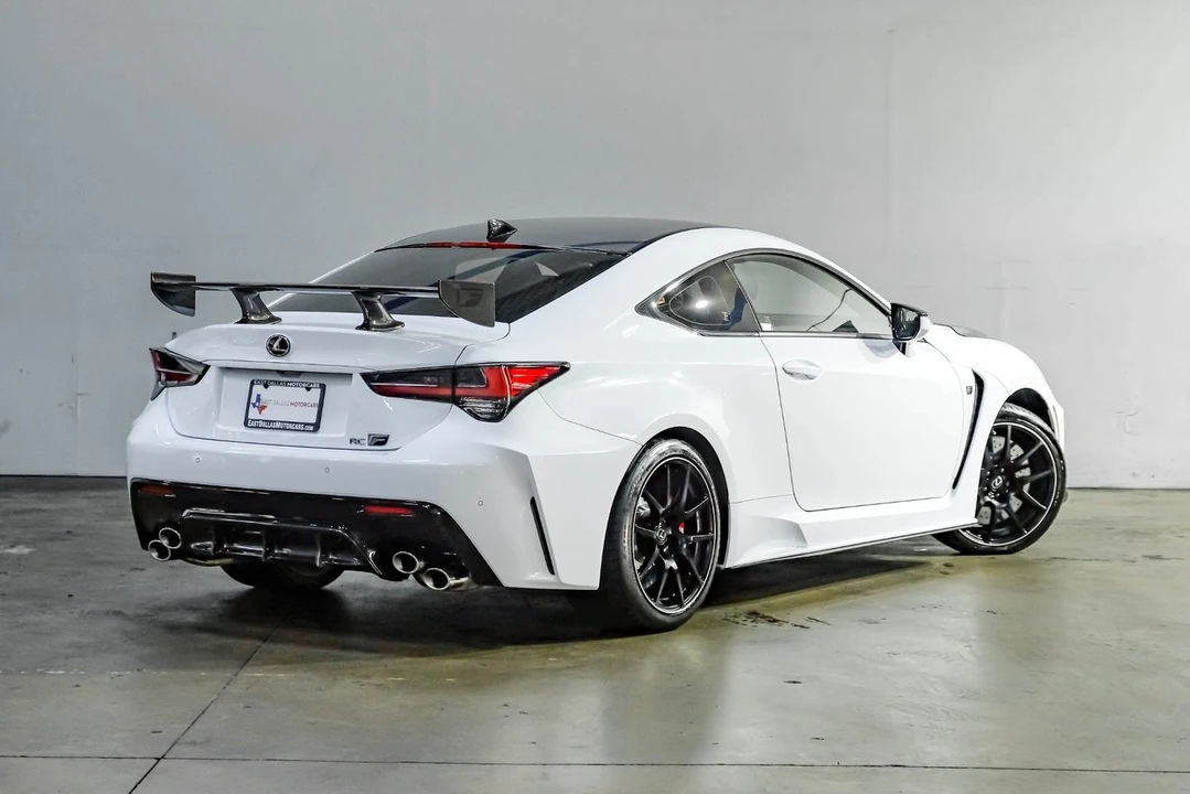 2020 Lexus RC F - Image 11 of 31
