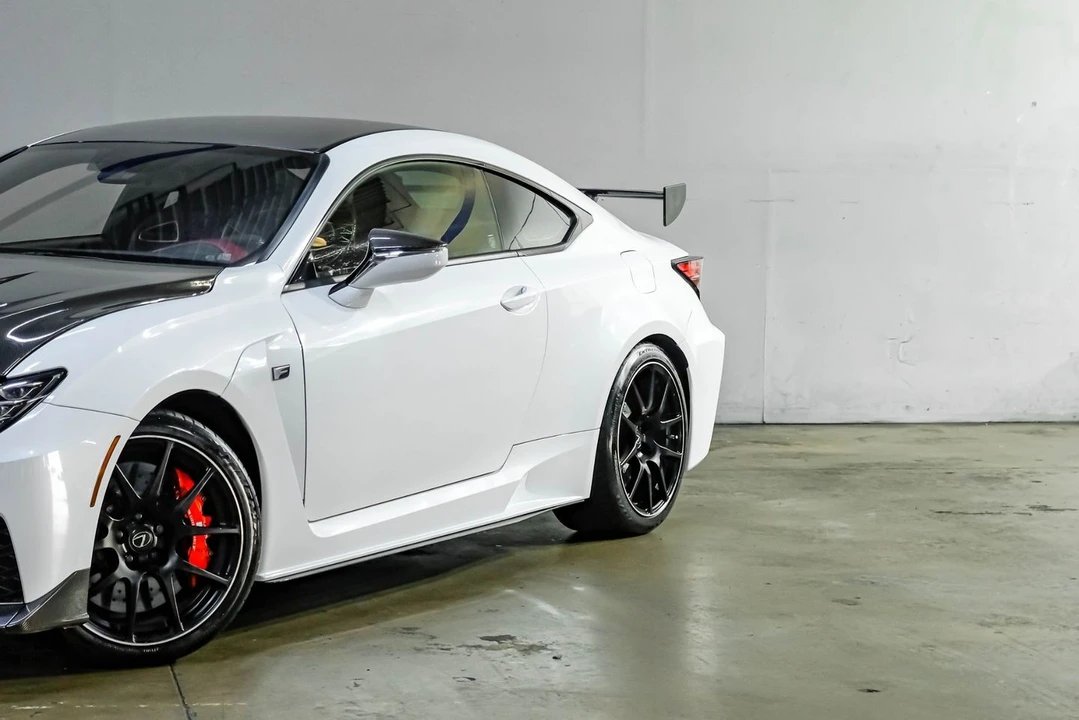 2020 Lexus RC F - Image 9 of 31
