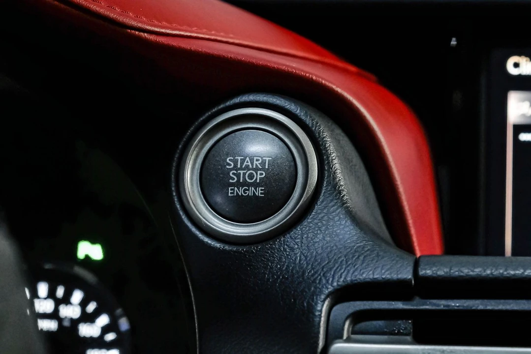 2020 Lexus RC F - Image 26 of 31