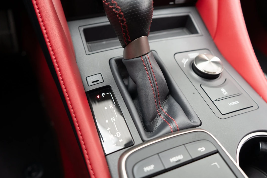 2020 Lexus RC F - Image 24 of 31