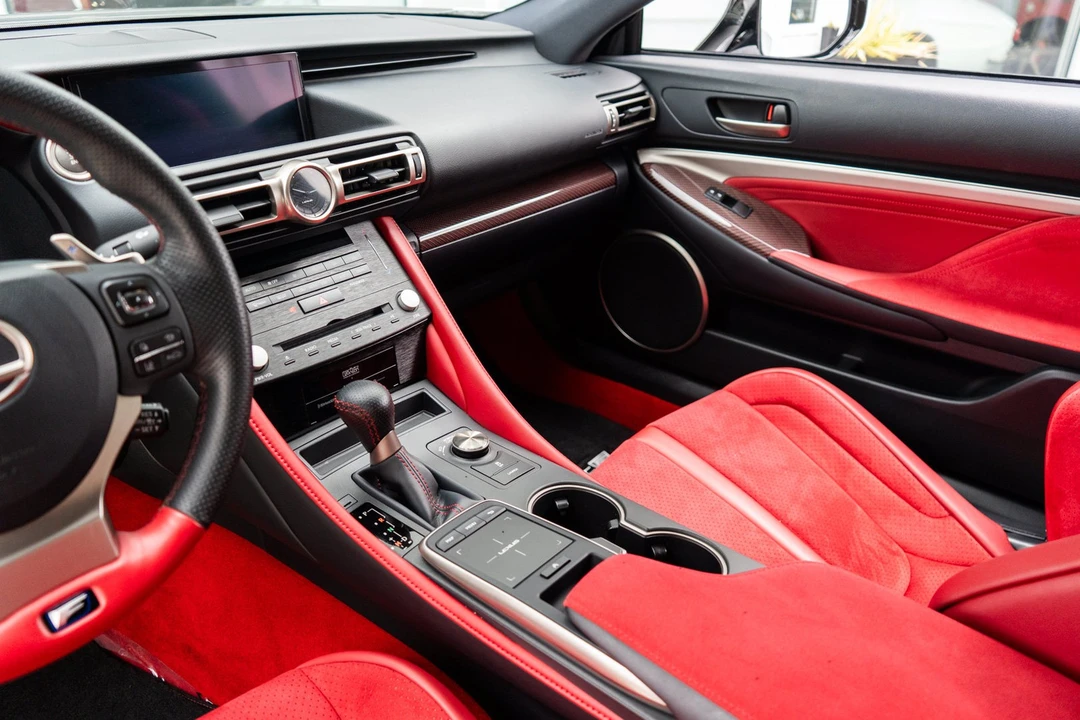 2020 Lexus RC F - Image 16 of 31