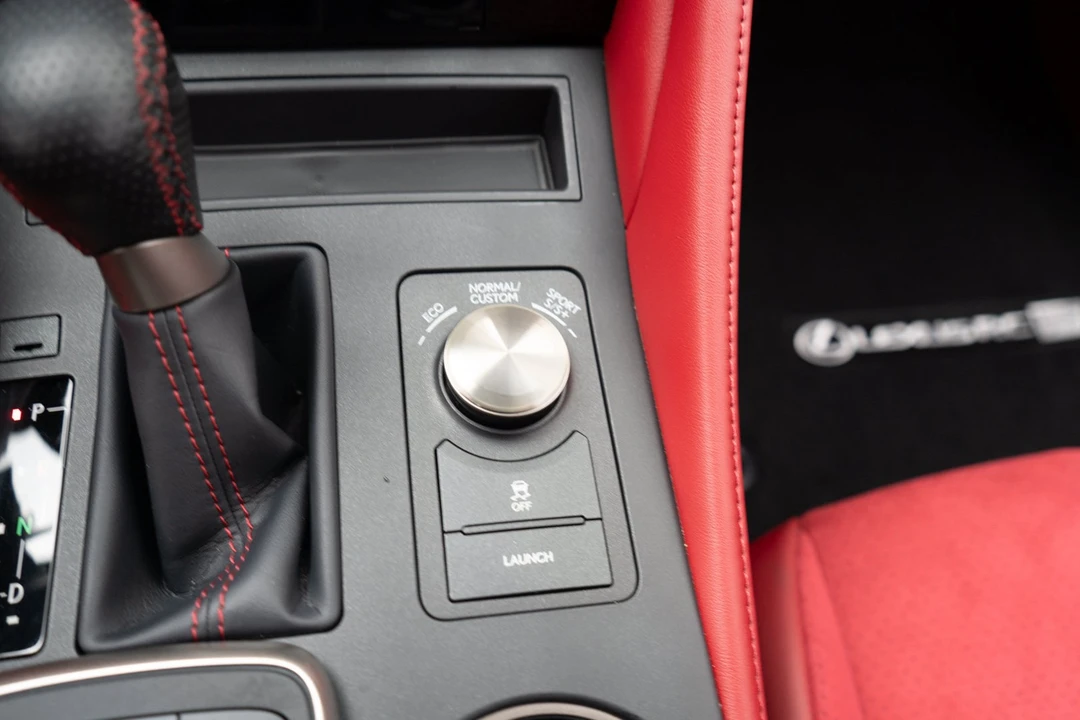 2020 Lexus RC F - Image 23 of 31