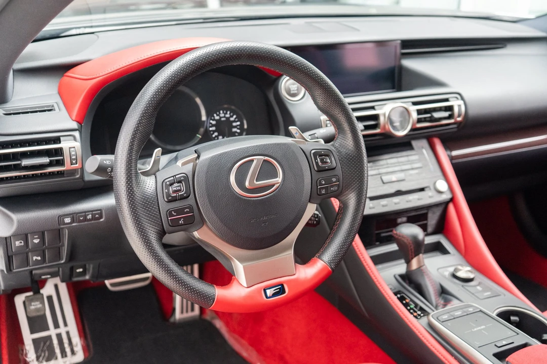 2020 Lexus RC F - Image 13 of 31