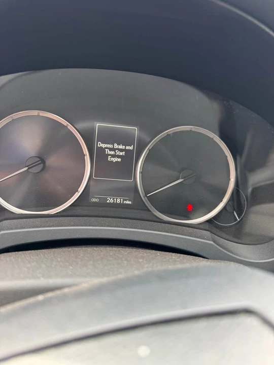 2020 Lexus RC - Image 6 of 6