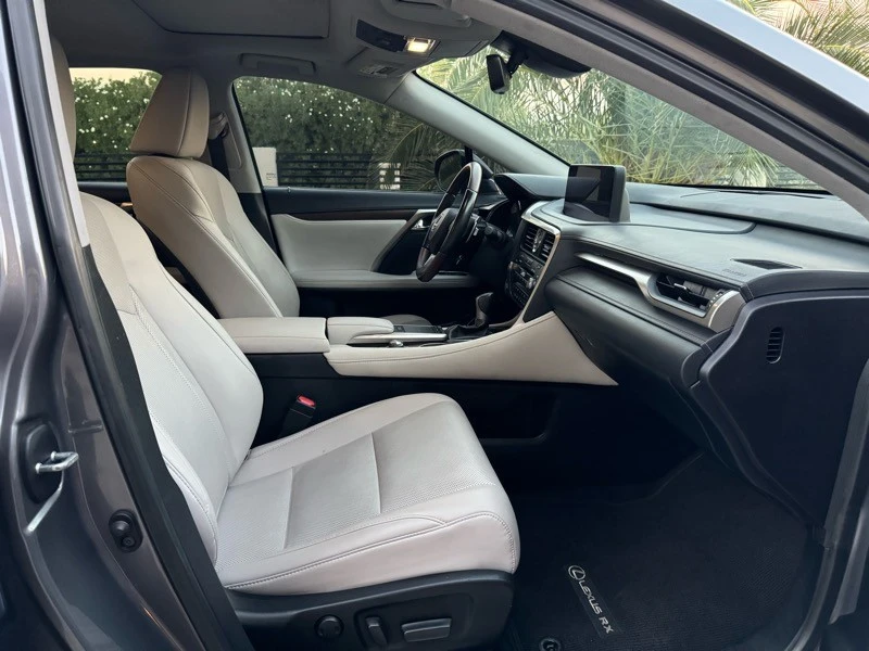 2020 Lexus RC - Image 9 of 21