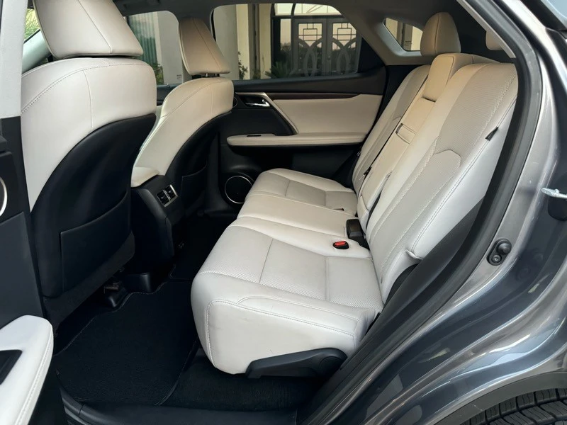 2020 Lexus RC - Image 18 of 21