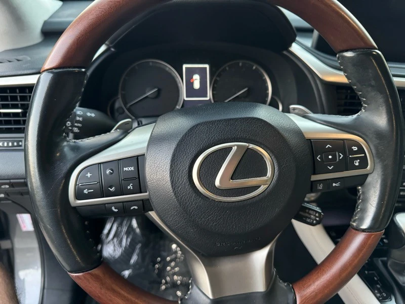 2020 Lexus RC - Image 14 of 21