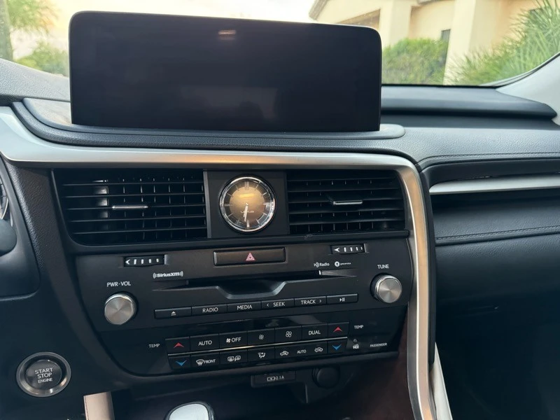 2020 Lexus RC - Image 10 of 21