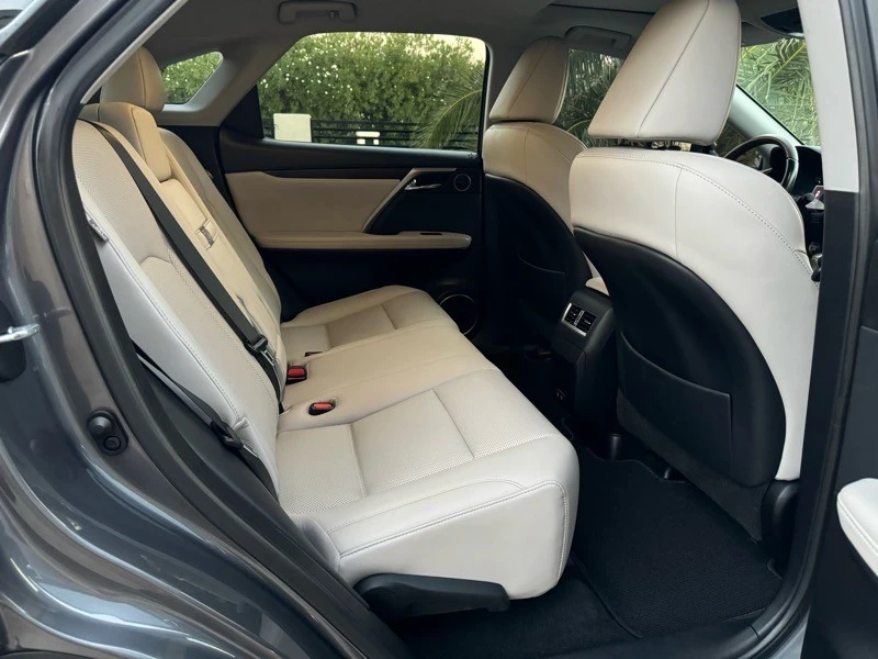 2020 Lexus RC - Image 19 of 21