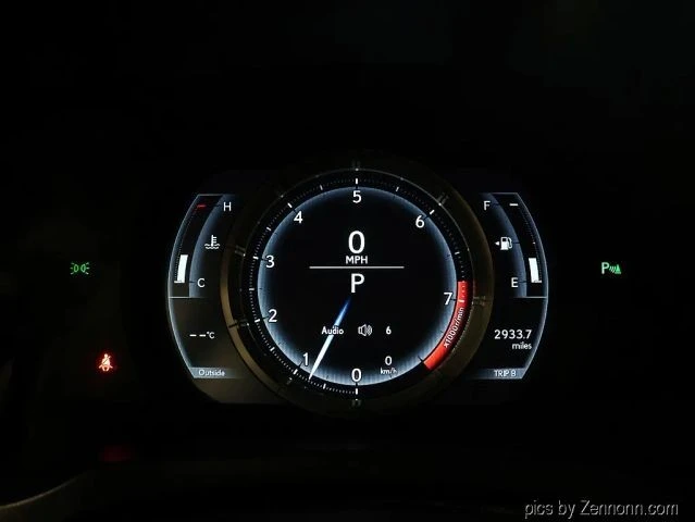 2020 Lexus RC F - Image 19 of 31