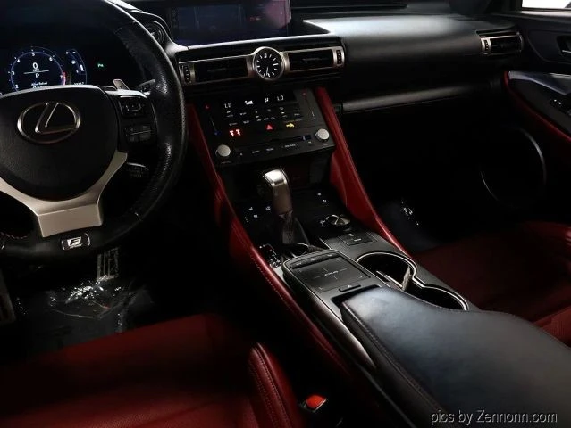 2020 Lexus RC F - Image 18 of 31