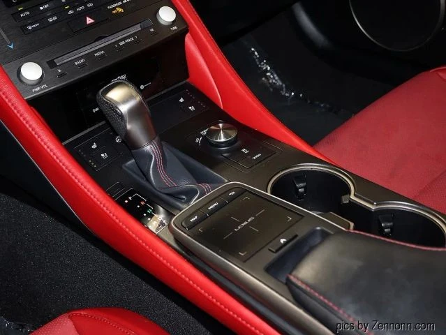 2020 Lexus RC F - Image 26 of 31