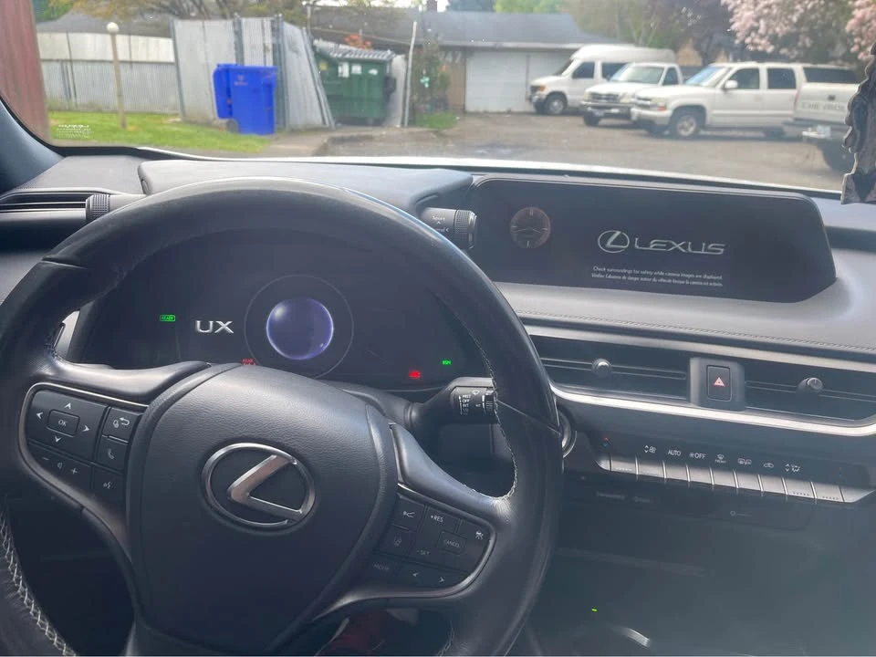 2020 Lexus - Image 5 of 17