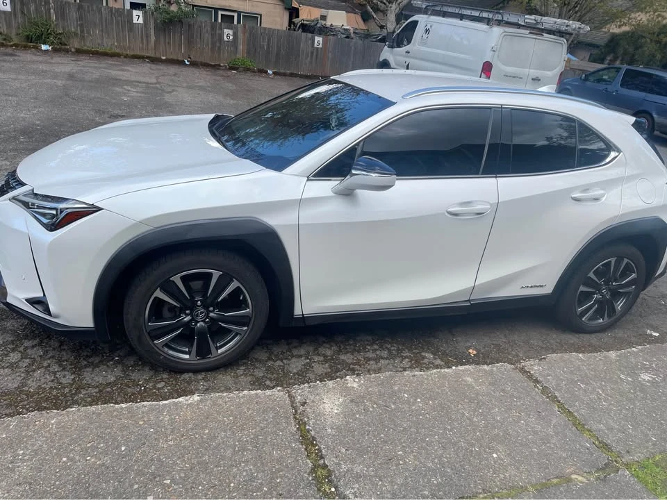 2020 Lexus - Image 9 of 17