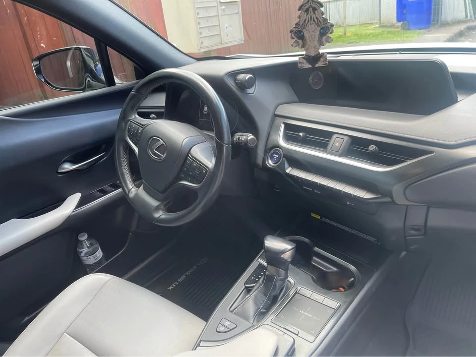 2020 Lexus - Image 4 of 17