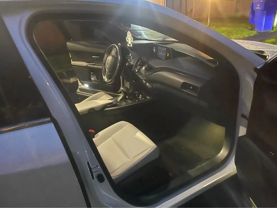 2020 Lexus - Image 16 of 17