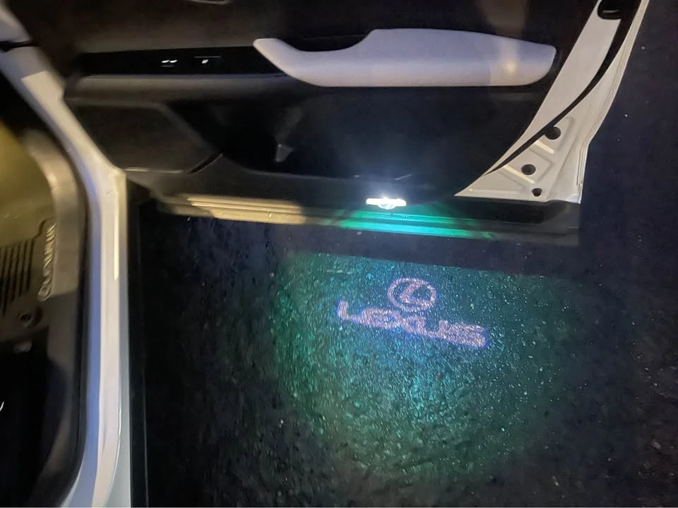 2020 Lexus - Image 13 of 17