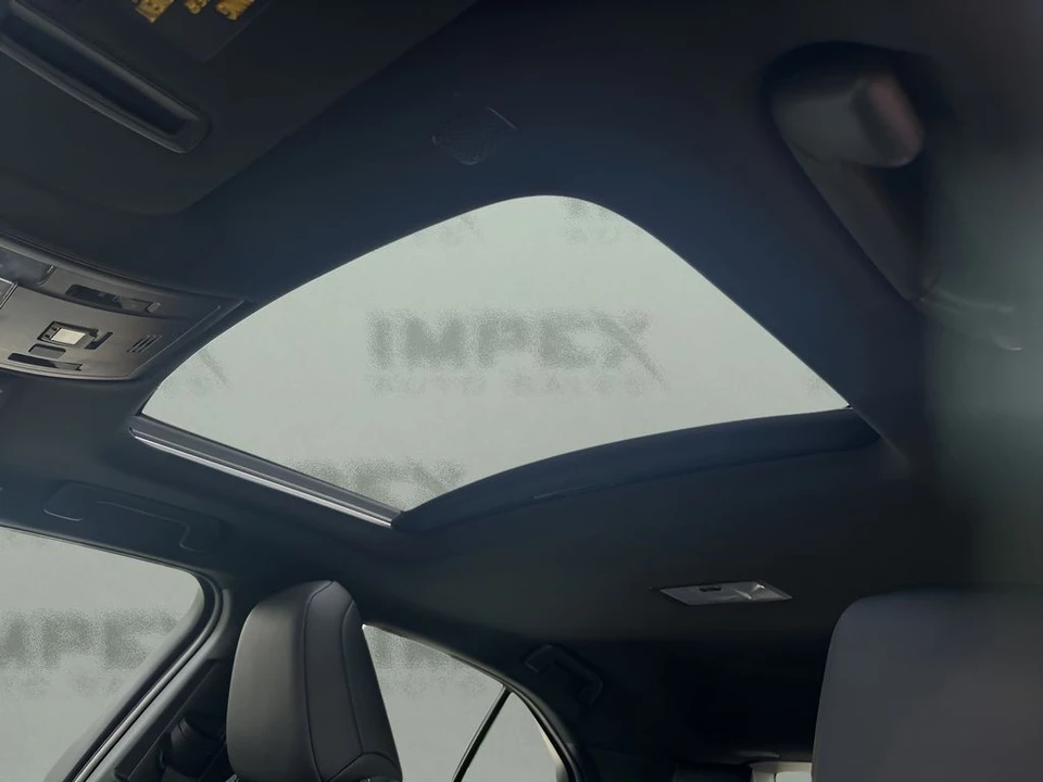2020 Lexus - Image 10 of 12