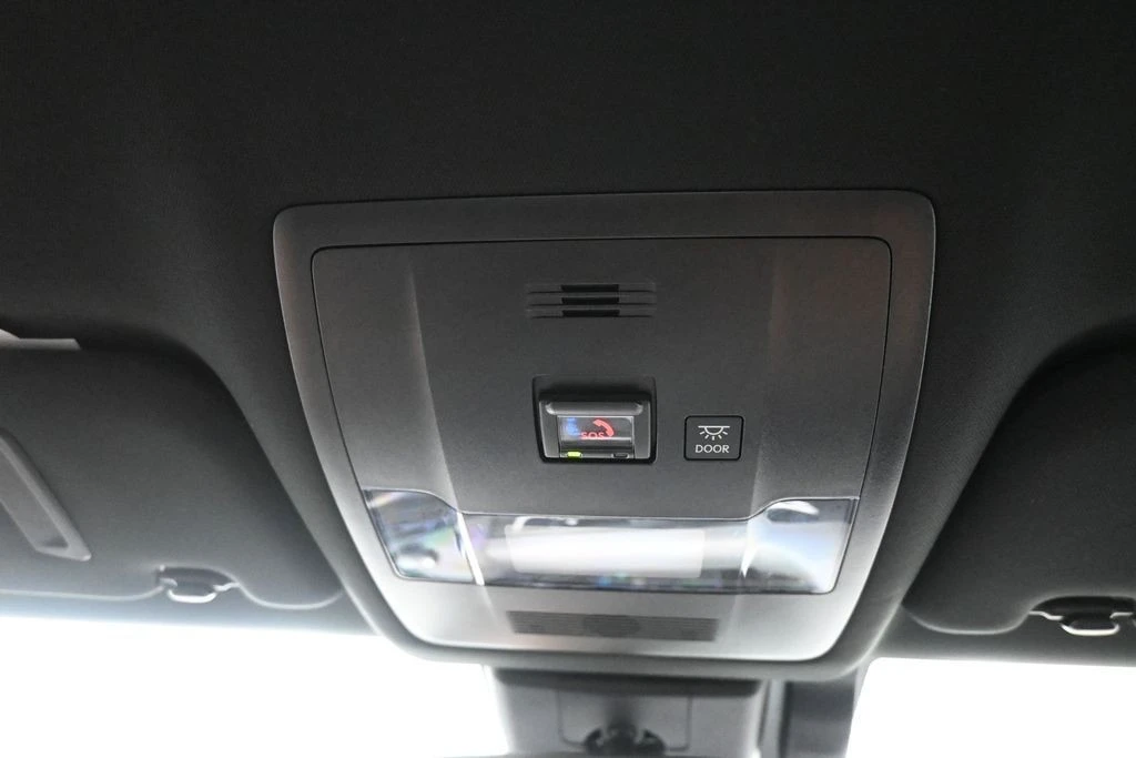 2020 Lexus - Image 19 of 31